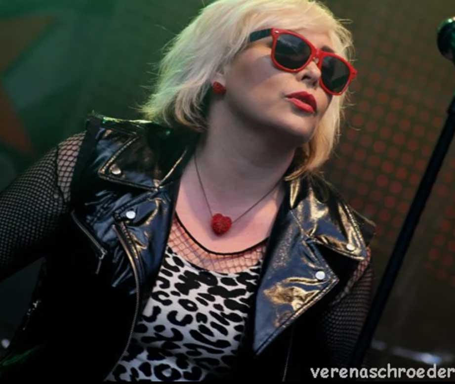 <q>red shades and red lips</q>